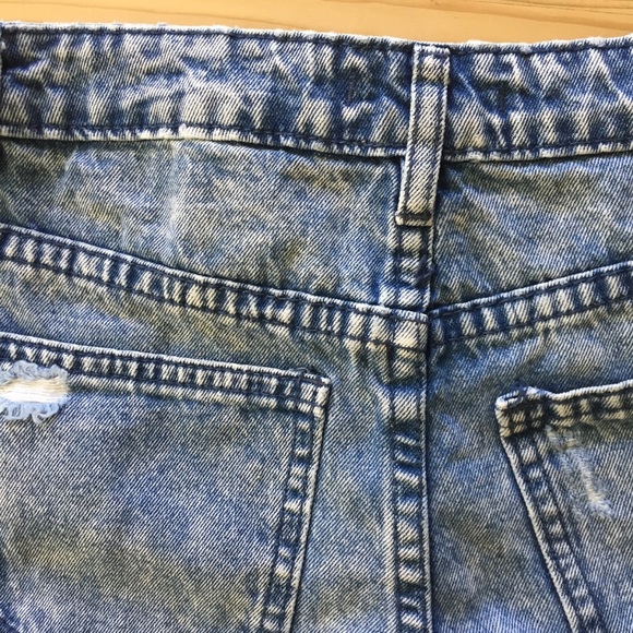 Forever 21 ripped jean shorts size XS - Picture 5 of 6